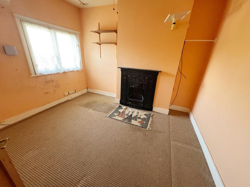 Lot: 131 - THREE BEDROOM HOUSE IN CINQUE PORT TOWN - Bedroom 2